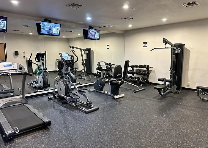 Clarion Pointe I-40 Hotel