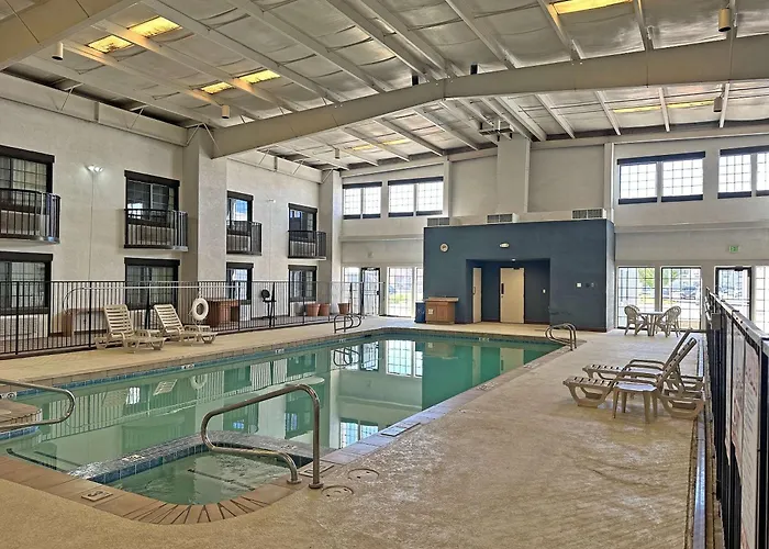 Hotel Clarion Pointe I-40