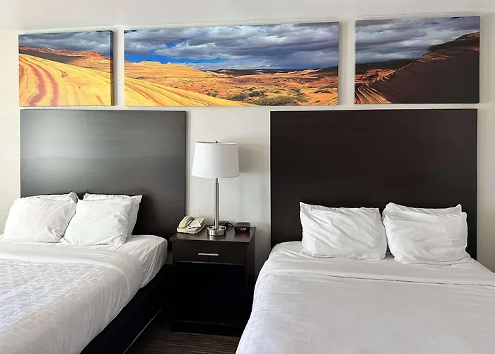 Clarion Pointe I-40 Hotel 3*