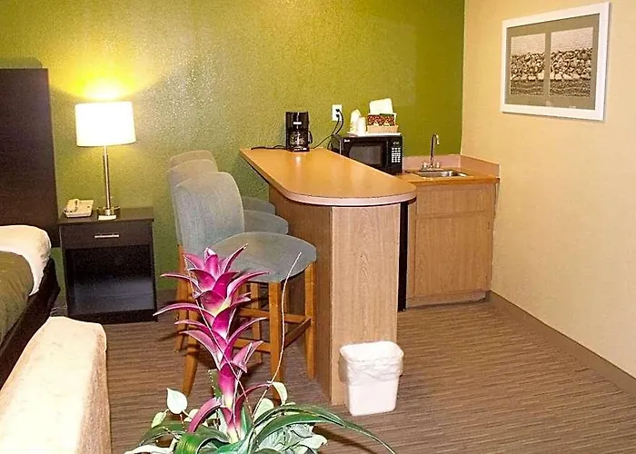 Hotel Clarion Pointe I-40