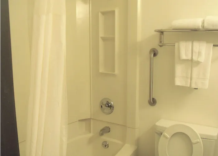 Hotel Clarion Pointe I-40